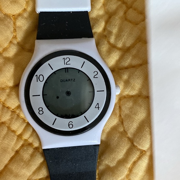 Vintage Quartz Watch - Picture 3 of 3